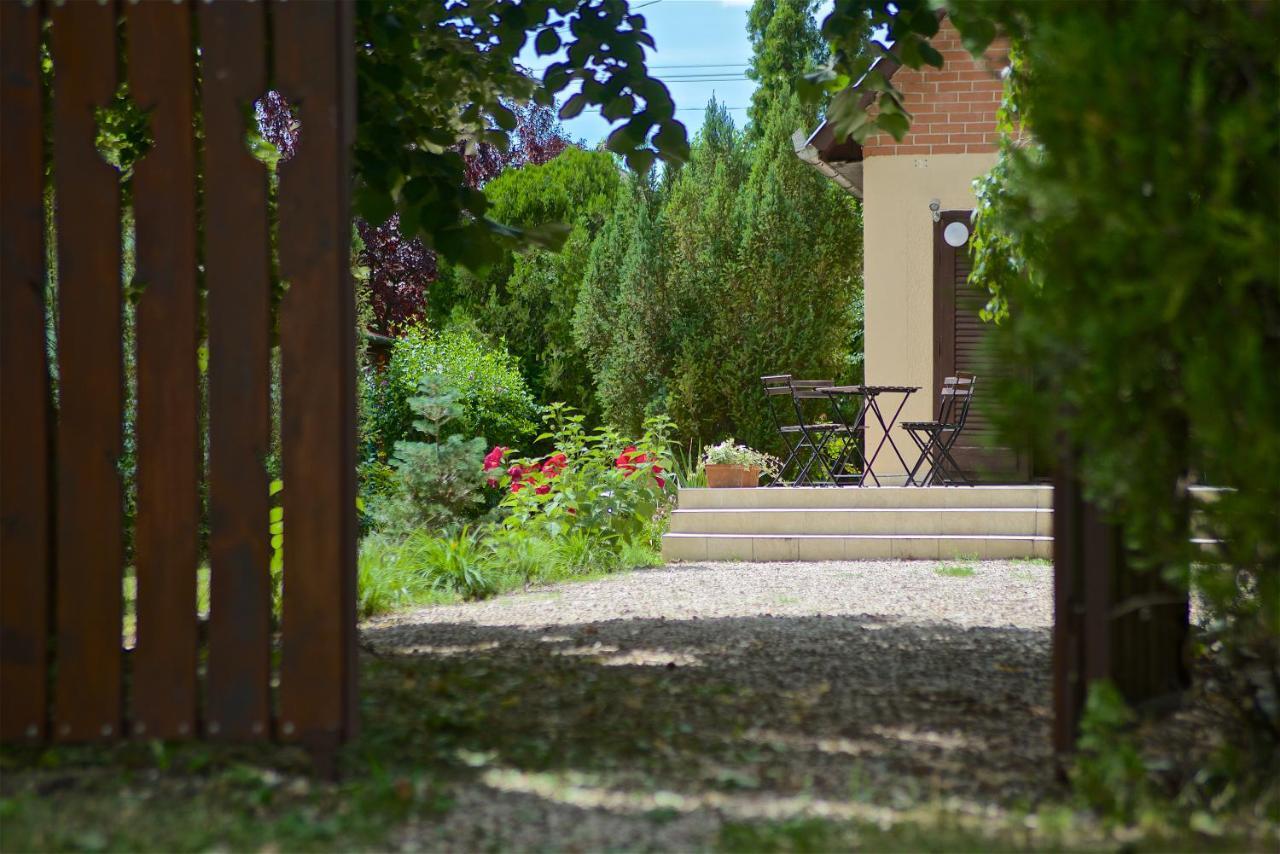 Aranypart Vendégház - Tiszakécske Exterior foto